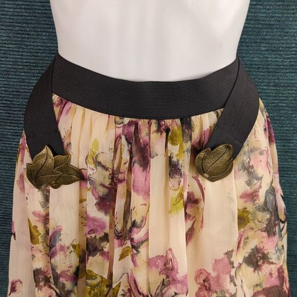 Charlotte Russe Floral Mini-skirt, Leaf Belt Buckle - Picture 4 of 14